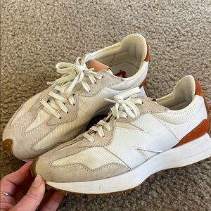 New Balance 327
